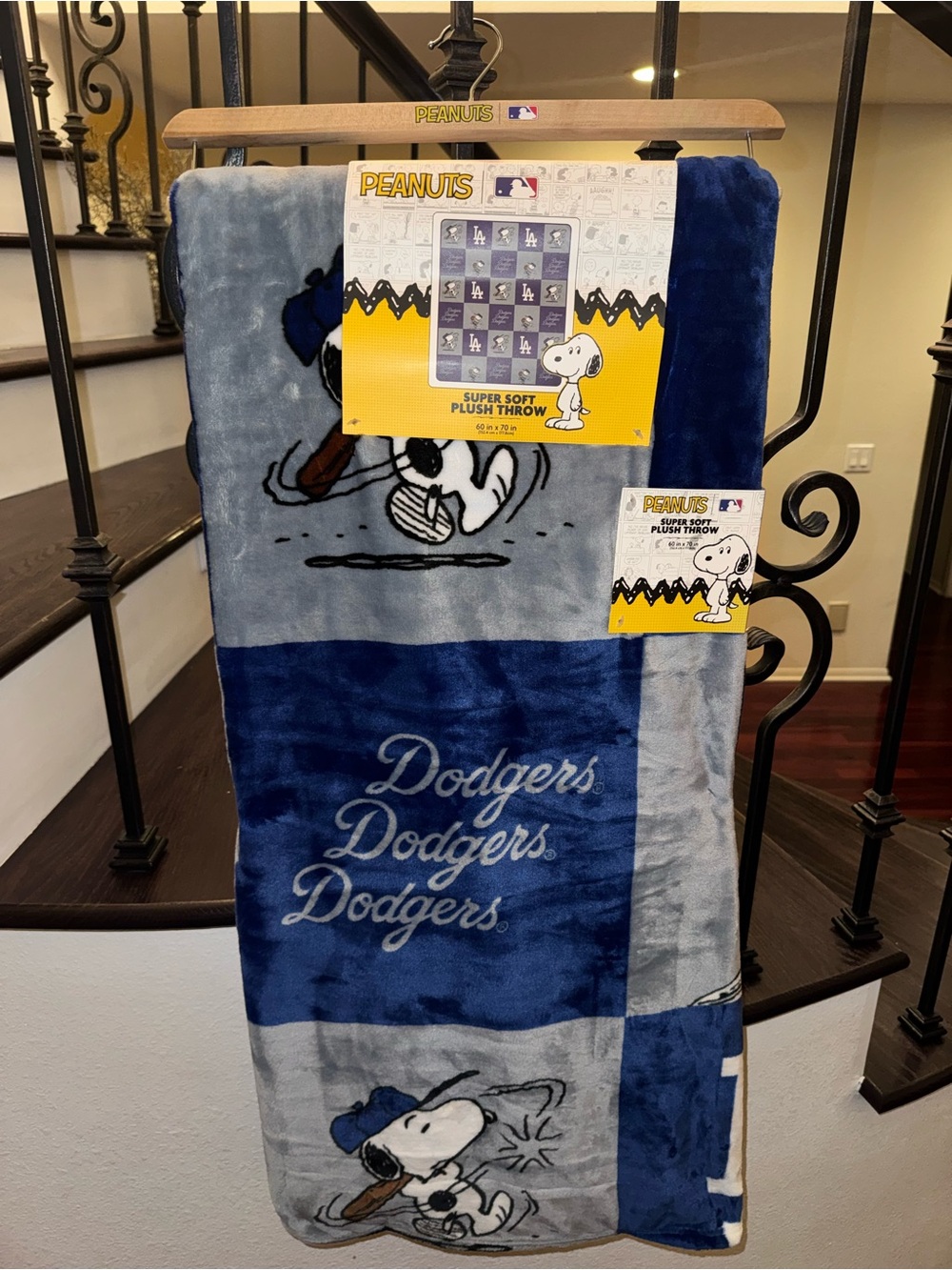 Peanuts x Los Angeles Dodgers Navy and Gray Plush Throw Blanket